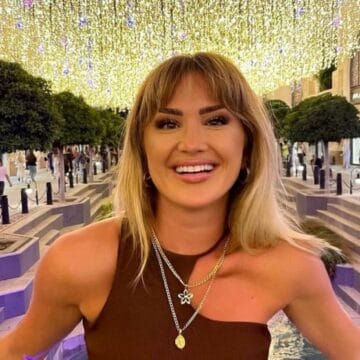 Engjëllusha del me shoqe për herë të parë pas martesës, por s’është veshur aspak si grua e martuar që është