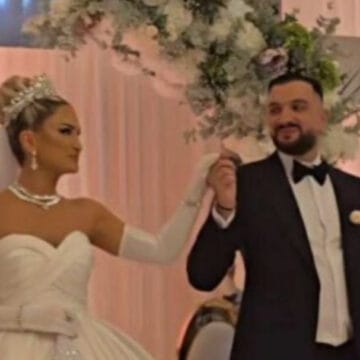 engji Engjëllusha shpërthen në lot kur përshëndet vëllezërit, ajo prishë edhe grimin e saj (PAMJE)