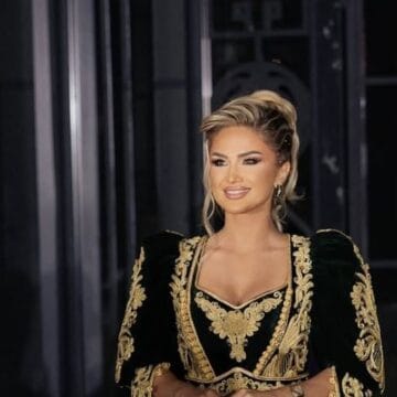 engjii4 Nusja e Opojës nuk e ‘ndal’ dorën hiç, Engji po ia harxhon të gjitha parat Mërgimit në dimijë e tasfes