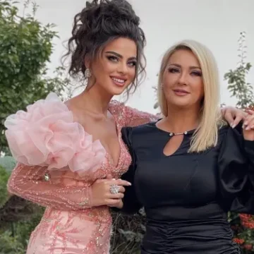 Gëzimja feston ditëlindjen, vjehrra e saj Remzia – e uron me fjalët më të mira, i thotë “Zoti të bekoftë”