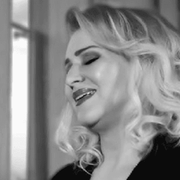 Shyhreti nuk mund t’i mbajë lotët pas ikjes së Engjëllushes për në Zvicërr, ajo nga mërzia përfundoj në spital