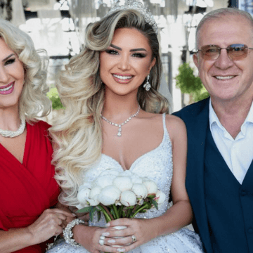 shyhrete engji Nëna e baba e emocionojnë Engjin në dasmën e saj, ia thonë fjalët me të cilat ia prekin shpirtin