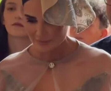 Kunata ia ka inati Teutës, ia merr vëmendjen në ditën e saj më të veçantë