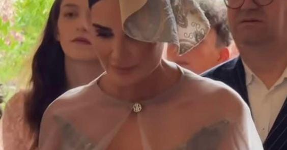 teete Kunata ia ka inati Teutës, ia merr vëmendjen në ditën e saj më të veçantë