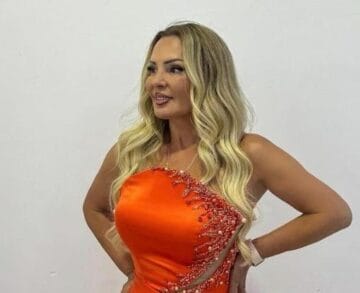 Po i duket vetja nuse! Violeta Kukaj ia merr fustanin çikës, ajo po merr vëmendjen në secilën dasëm që po këndon