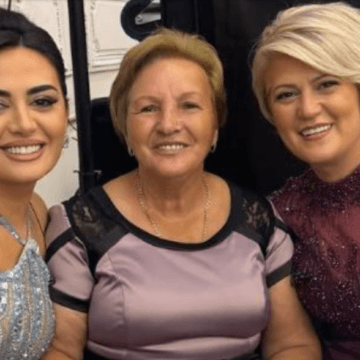 Albina-Kelmendi Vjehrrën dhe nënën nuk di t’i ndajë – Albina Kelmendi një nuse për merak, i do njësojë të dyja zonjat e bukura