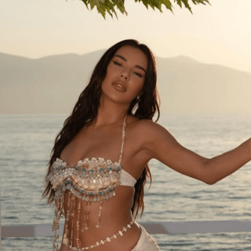 Tayna nuk mund t’i mbante lotët gjatë festivalit, ja çfarë i ndodhi asaj mbrëmë