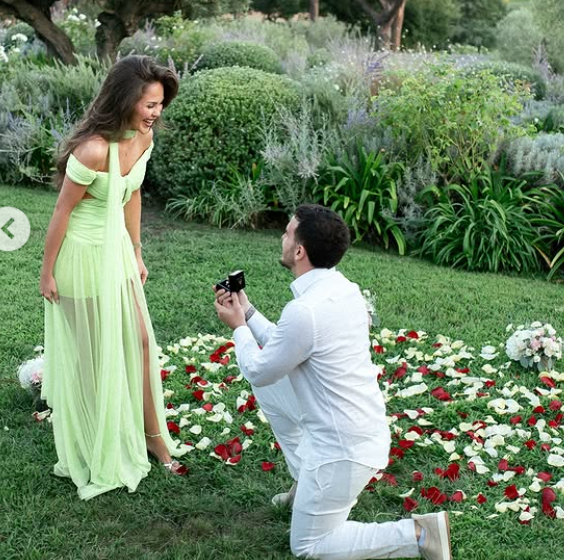 Elira, mbesa e Shyhretes merr propozimin përrallor