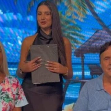 IMG_3184 Reja e tyre i nxen ngushtë vjehrrin e vjehrrën e saj, cili po e njeh Tringen, Mihrija apo Naimi?