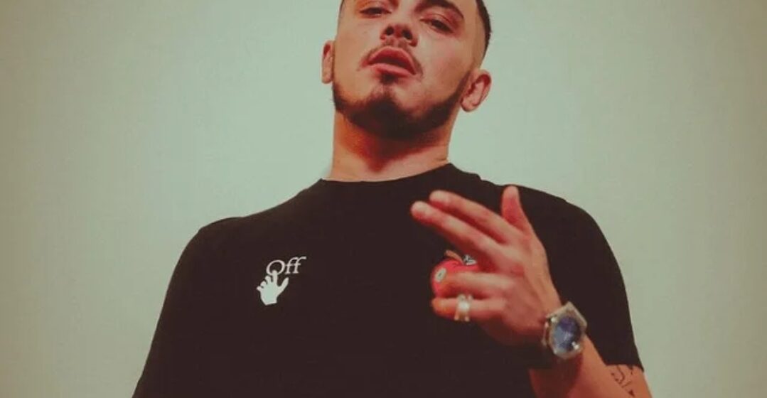 E dhimbshme, pas 3 vajzave reperit Marin i ndodhë më e keqja, i ndërron jetë djali i hastretit