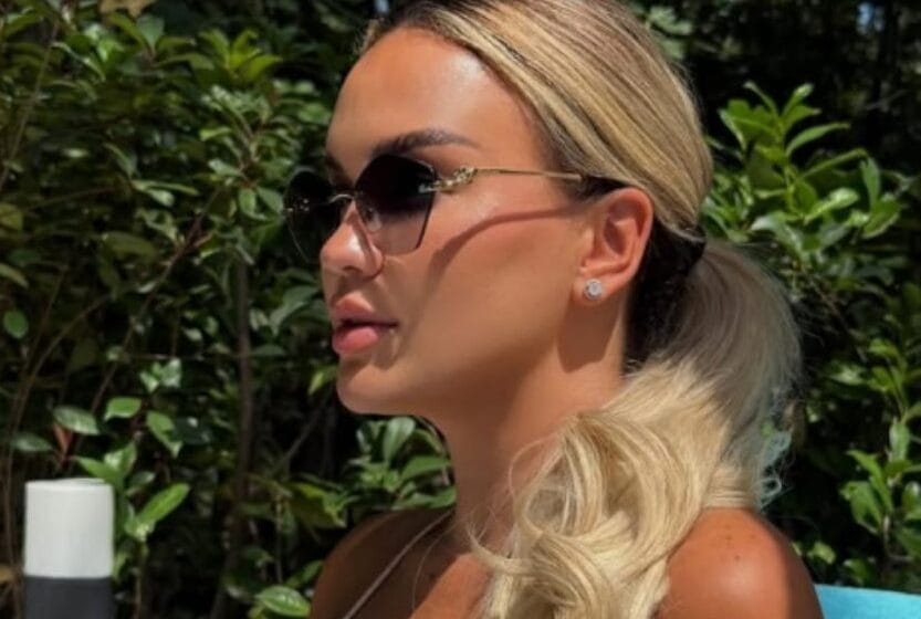 Arta është çmendur fare, ajo nuk e ka mendjen në kokë këtë verë, poston foto nga plazhi