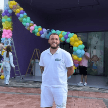 Mozzikun e paska marrë malli për vajzën e vetë, ai hap çerdhe në emër të saj, fjalët e tij do iu bëjnë me lot