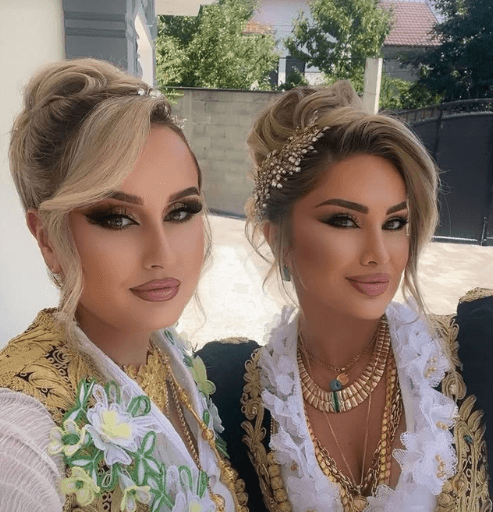 e Engji na befasoi me këtë pamje, ajo shkon në dasëm me dimija bashkë me kunatën, ia kënaqin zemrën vjehrrës