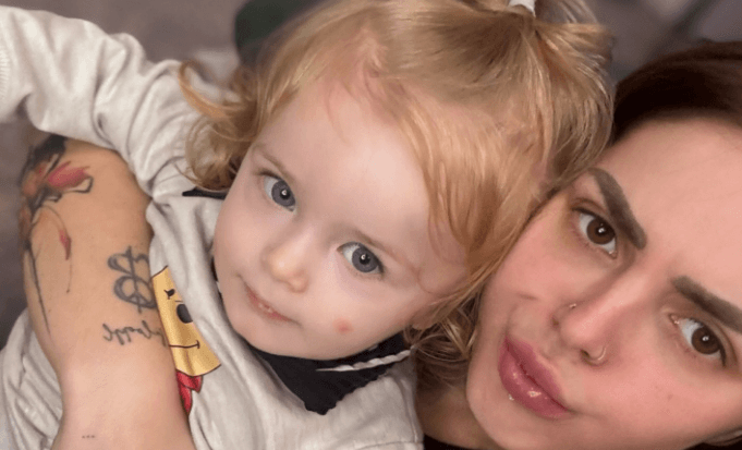 fifi Djali i Fifit e Adisit qenka fëmijë i lazdruar, ja se cfarë po i bën ai nënës vet tërë ditën