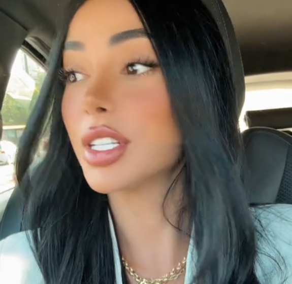 Kaderit ia preu rrugën Lumbardhi me veturë në rrugët e Prishtinës, ajo u bë nervoz, reagimi i saj shihet live në video