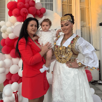 Nuk pritej kjo të ndodhë në mes motrave Mustafa, njëra në zipër ndarjen e djalit nga nusja e tjetra e veshë nusen me dimija