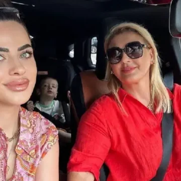 remzie-osmani-gezime-hamzaj-546436 Pasi e bëri gjyshe për herë të tretë, Remzia ia mbushi qafën plot dukat e lira Gëzimes për lindjen e djalit