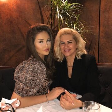 Shyhreti na emocionoj për fejesën e mbesës, ajo i fali asaj lirë e dukat sikur Engjit