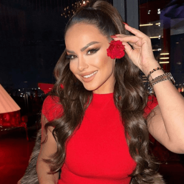 Dashurohet Xhuli, ish-banorja e Big Brother befasohet nga i dashuri me një buqetë gjigande trëdafilash