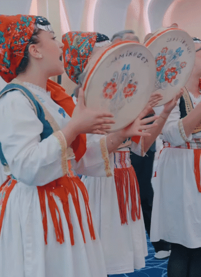 Çika e Fatmir Limajt paska mbajtur edhe ditën e grave, vjehrra ia ka thirrur defatoret, ajo ia qiti edhe lirën nusës së djalit (PAMJE)