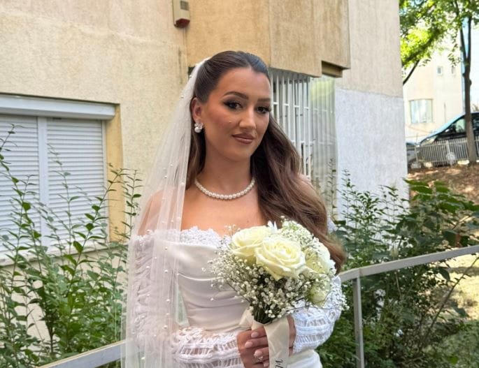 782537-attachment Martohet e bija e Fadil Fazliut, ai e uron të bijën përmes telefonit nga Haga