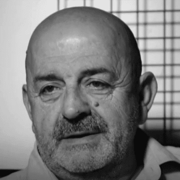 E dhimbshme: Ja çfarë bëri gruaja e Enver Petrovcit në ditën kur ai ndërroi jetë – s’do t’i mbani lotët