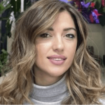 Albulena Haxhiu shfaqet me veshje sportive, si vajze e re e jo si deputete