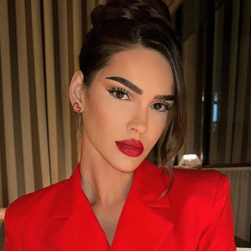 Feros i ra pika, Arbenita sërish e dashuruar, merr dhuratë trëndafila të kuq midis Italie