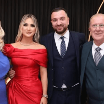 Capture Shyhreti e Luli paska shkuar në pushime me dhëndrin e ri dhe çikën e vogël, Mërgimi nuk po i lë me pagu asgjë prindërit e gruas