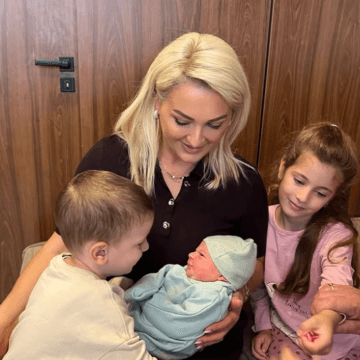 Capture Një nuse si Gëzimja, ajo ia ngjiti emrin djalit të dytë ashtu siç deshti Remzia