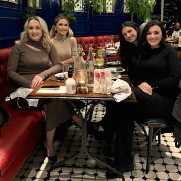 Engjëllusha edhe pasi u martua nuk i harroi shoqet e saj, dolën për kafe, secila po duket më e bukur se tjetra