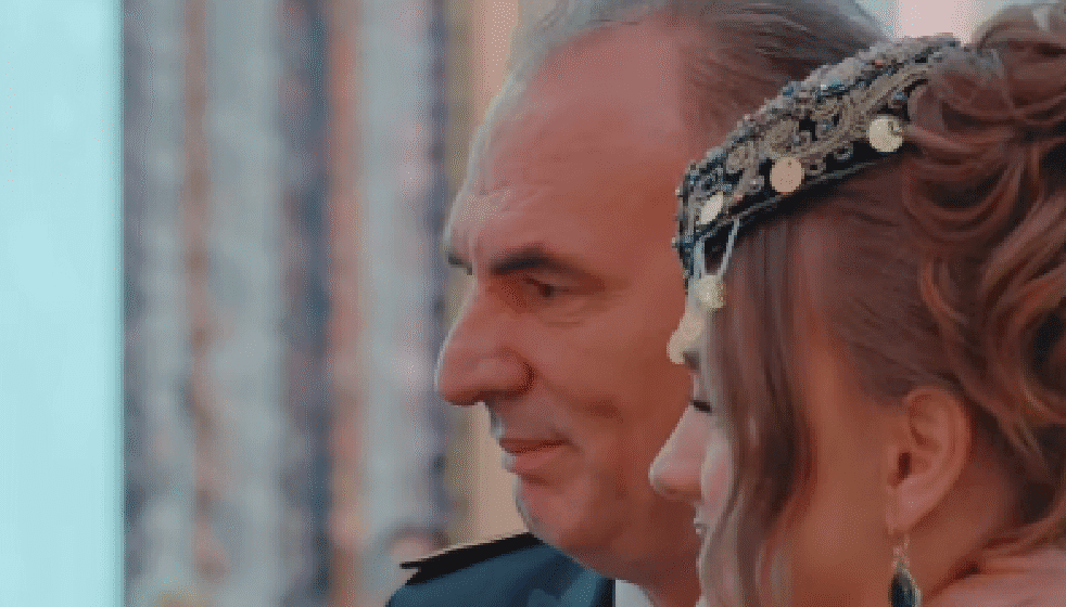 Nënën nuk e ka, por njerka po ia bën shyhret kanagjegjin, gruaja e dytë e Fatmir Limës bën gjestin e madh për çikën e burrit të saj