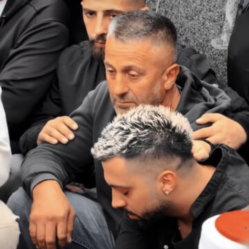 IMG_7801 Me dhimbje në shpirt, babi i Gjestit i jep lamtumirën e fundit djalit të tij në lule të rinisë