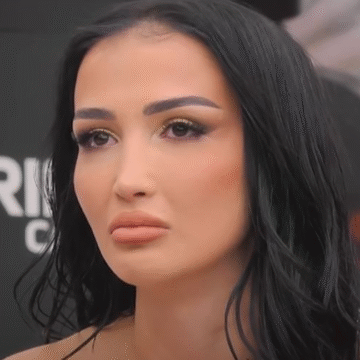 Xheneta prek zemrat me reagimin e saj pas varrimit të vëllaut të Gjestit, ajo po kërkon pak mëshirë për familjen Kelmendi