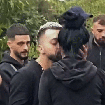 blerina Momenti më i dhimbshëm i varrimit, Gjesti e ngushëllon duke e puthur motrën e tij Blerinën për vdekjen e vëllait