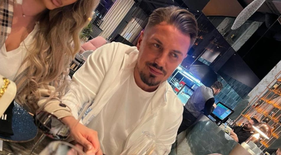 blerooo Njihuni me të dashurën e re të Bleros, zbulohet fytyra e saj dhe qenka një bukuroshe e vërtetë – kësaj radhe i ka rënë pikës