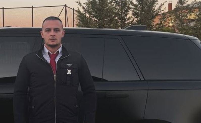 donn Don Xhoni merr një hap të madh në jetë, vendos t’i hyjë politikës dhe bën një kërkesë serioze për fansat