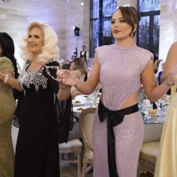 Shyhreti e Engji janë bërë bashkë për t’i blerë lirë çikës Njomzës pas e fejuan, ajo na emocionon me fjalët për gjyshen e tezën e vogël