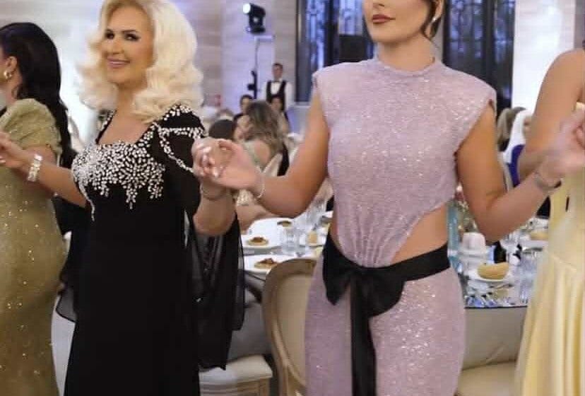 download (1) Shyhreti e Engji janë bërë bashkë për t’i blerë lirë çikës Njomzës pas e fejuan, ajo na emocionon me fjalët për gjyshen e tezën e vogël