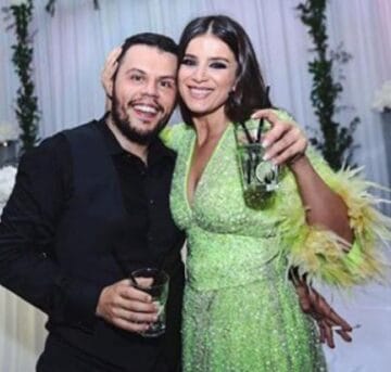 editaa55-585x343 Gruaja e Valdrin Sahitit provokon me fustanin e bardhë, duket sikur është nuse sërish