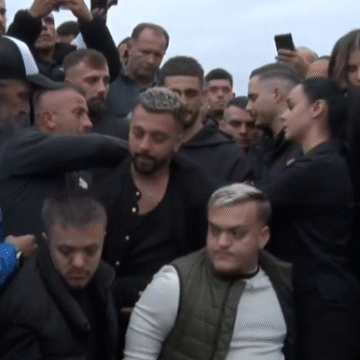 Gjestit ia hapën derën të gjithë banorët e Big Brother, nuk e priste t’i shkonin edhe këta koleg nga estrada