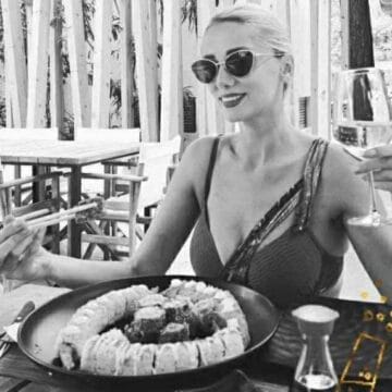 Çika e madhe e Shkurte Fejzës nuk ka shkuar në pushime me burrin e saj, por nuk do ta besoni se kush po e shoqëron atë