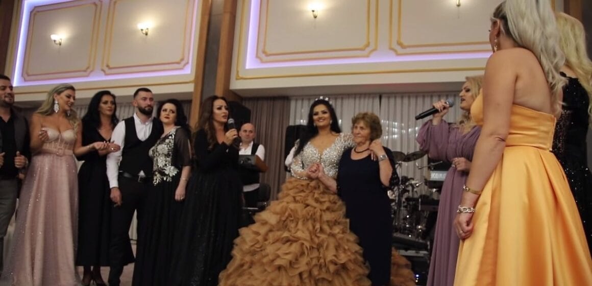 S’po mund të flasin as të shkruajnë nga emocionet, ja çfarë ka ndodhur sot me nënën e Motrave Mustafa