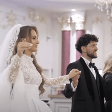 nusja-1 Publikohen pamjet nga dasma e nipit të Motrave Mustafa, kaq shyhret ia bën ato – s’u ndalën duke kërcyer asnjë minutë