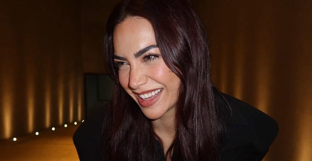 sarahoxha_431443709_887711223035922_2814348776452003686_n-e1717152059903 Sara Hoxha qenka fejuar, ajo e paska veshur edhe vajzën si një nuse të vogël, unaza e Sarës do iu lë pa mend