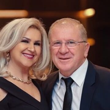 shyhreeet Qenkan tranu në pleqëri, Shyhretja dhe Luli fotografohen në një vend ku shkojnë veç të rinjt – fëmijët e tyre do të shokohen