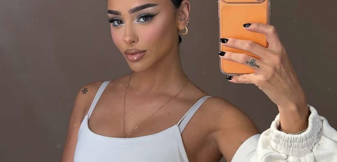 556612132_798659176104649_1117748996186347167_n Egli Tako nuk pret nga askush t’i bëj dhuratë, ajo i blen vetës gjënë më të shtrenjtë që po shitet për momentin