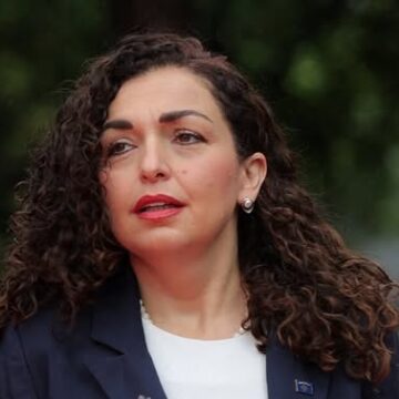 Dhimbje e madhe për Vjosa Osmanin, i vdes personi shumë i afërt në lule të lirinë