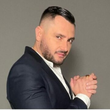 -640-0-657c2c93258d6 Bes Kallaku më në fund i lumtur, ai ribashkohet me personin e zemrës dhe e ndan këtë moment me ndjekësit