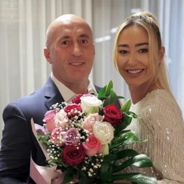 Në ditën e zgjedhjeve Anita feston ditëlindjen, ky është urimi romantik që Ramushi i bëri